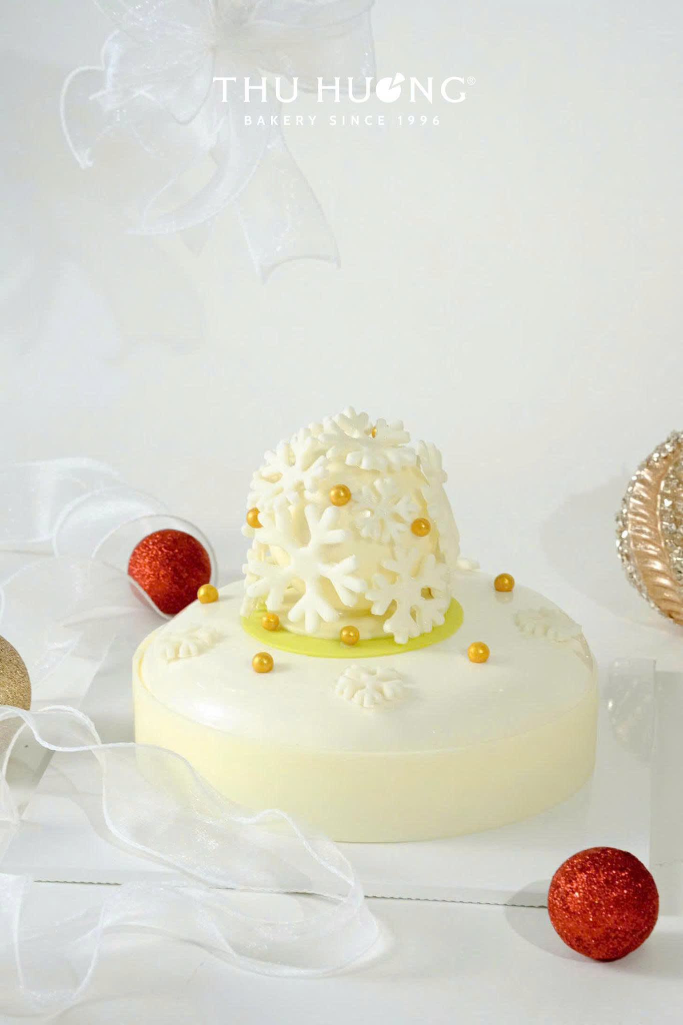 Snowy White Mousse Cake